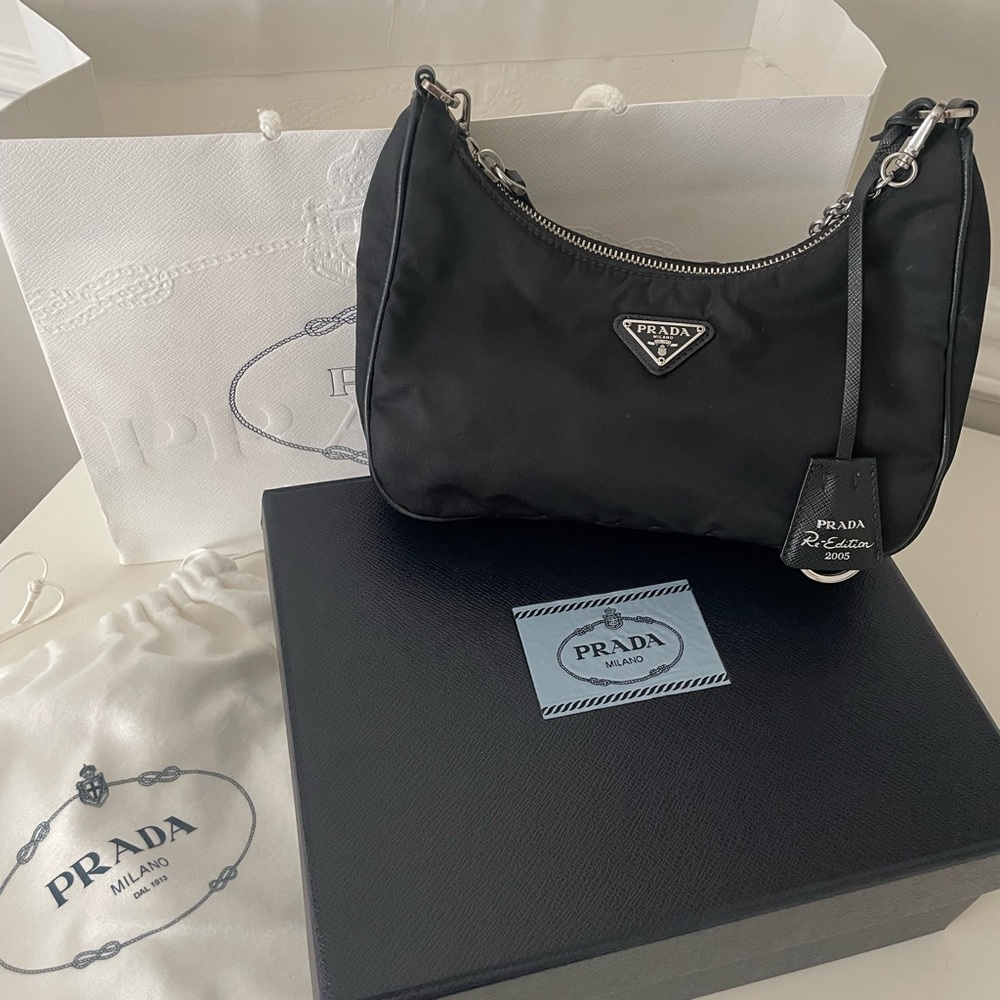 PRADA - Picture 4 of 6